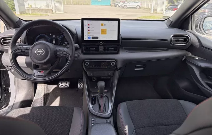 TOYOTA YARIS Hybride 130h GR Sport photo 18 1103474