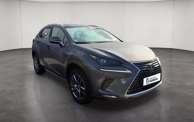 LEXUS NX 300h 4WD Luxe extérieur trois quart avant droit 110450