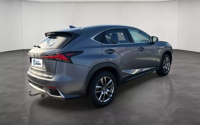 LEXUS NX 300h 4WD Luxe extérieur trois quart arrière droit 110450