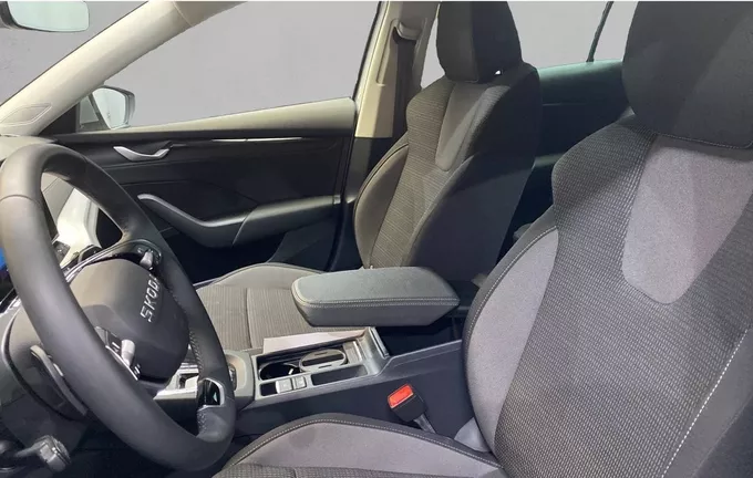 SKODA OCTAVIA Combi 1.5 TSI Hybrid 150 ch ACT DSG7 Selection extérieur trois quart arrière droit 2131902