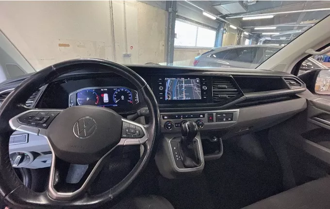 VOLKSWAGEN UTILITAIRES CARAVELLE 6.1 2.0 TDI 204 BMT Longue DSG7 4Motion Confortline extérieur trois quart avant droit 105480
