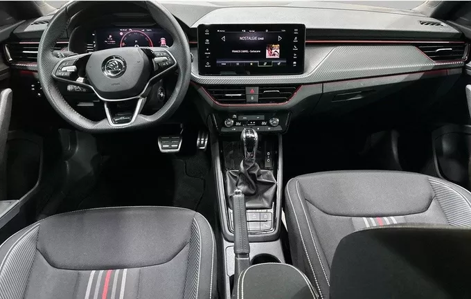 SKODA SCALA 1.0 TSI Evo 2 116 ch DSG7 Monte-Carlo extérieur trois quart avant droit 2121621