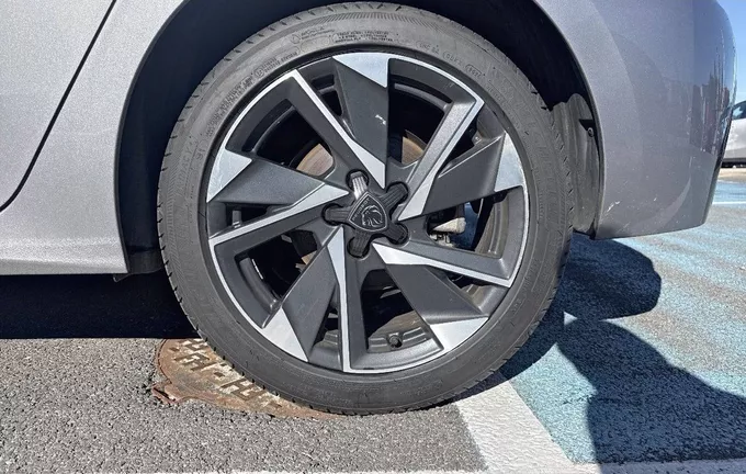 PEUGEOT 308 BlueHDi 130ch S&S EAT8 Allure photo 13 946107