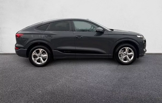 AUDI Q6 E-TRON SPORTBACK 387 ch 100 kWh quattro Design extérieur côté droit 0472