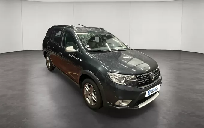 DACIA LOGAN MCV TCe 90 Stepway extérieur trois quart avant droit 946549