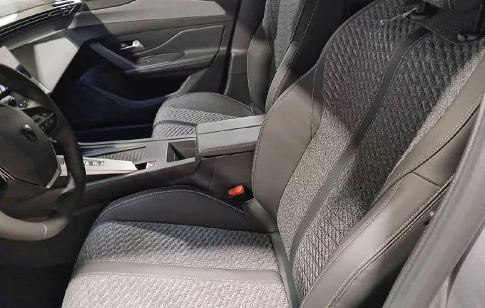 PEUGEOT 308 Hybrid 145 e-DCS6 Allure photo 11 945183