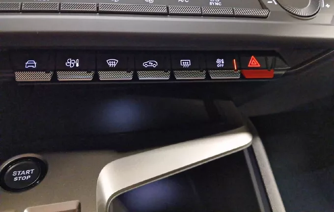 PEUGEOT 308 Hybrid 145 e-DCS6 Allure photo 20 945183