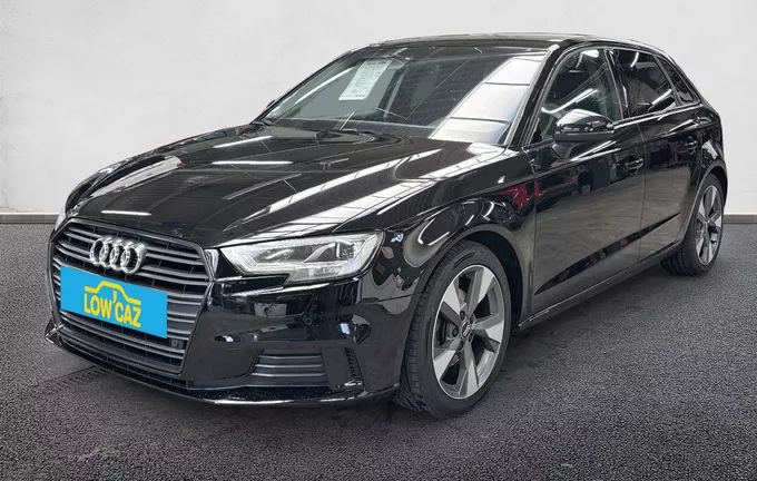 AUDI A3 Sportback 35 TFSI CoD 150 S tronic 7 Midnight Series extérieur trois quart avant gauche 213679