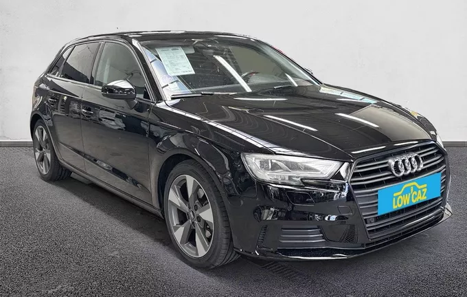 AUDI A3 Sportback 35 TFSI CoD 150 S tronic 7 Midnight Series extérieur trois quart avant droit 213679