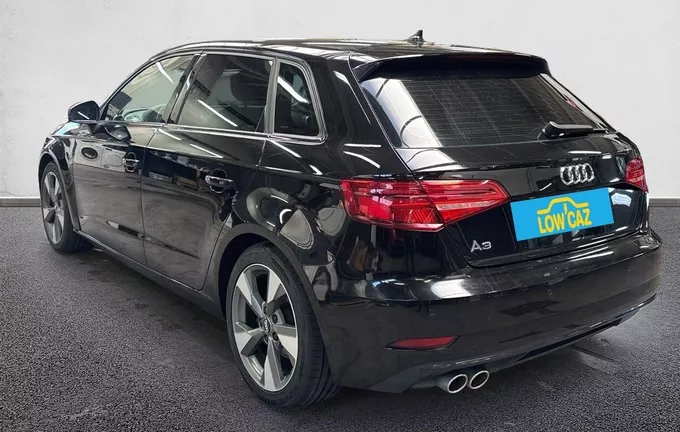 AUDI A3 Sportback 35 TFSI CoD 150 S tronic 7 Midnight Series extérieur trois quart arrière gauche 213679