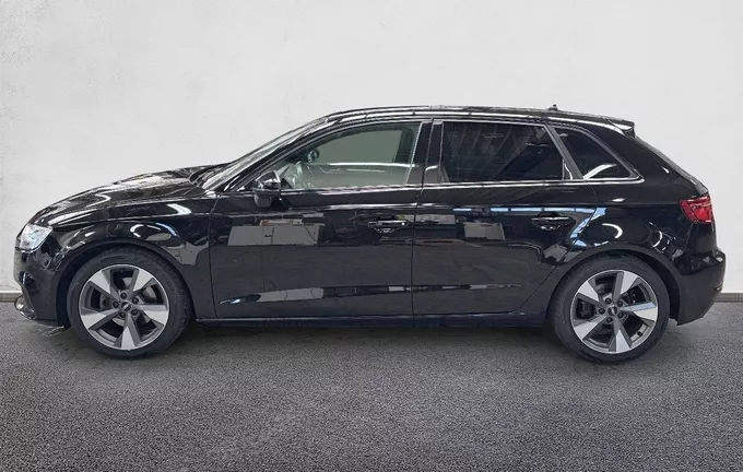 AUDI A3 Sportback 35 TFSI CoD 150 S tronic 7 Midnight Series extérieur côté gauche 213679