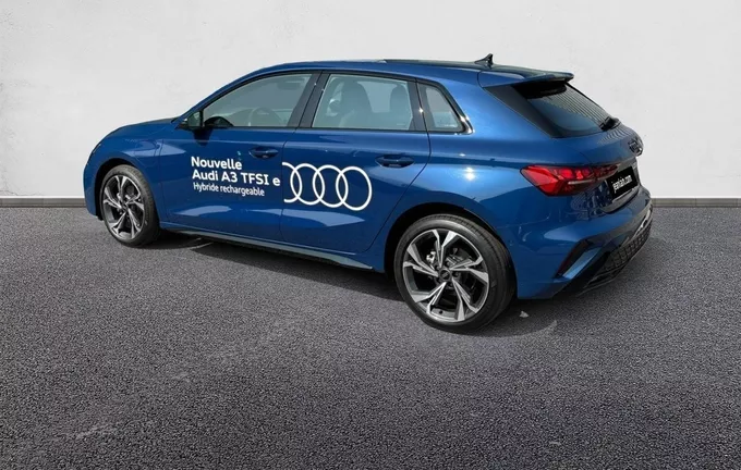 AUDI A3 Sportback 40 TFSI e Hybride rechargeable 204 S tronic 6 S line extérieur trois quart arrière gauche 9577
