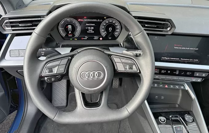 AUDI A3 Sportback 40 TFSI e Hybride rechargeable 204 S tronic 6 S line photo 12 9577