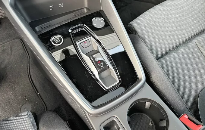 AUDI A3 Sportback 40 TFSI e Hybride rechargeable 204 S tronic 6 S line photo 13 9577