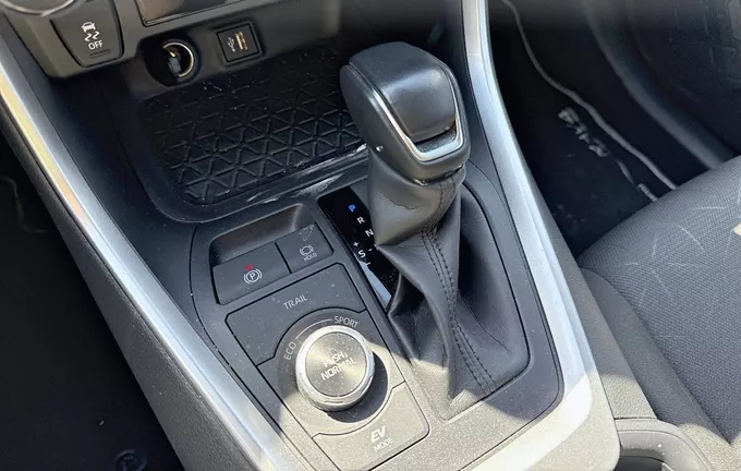 TOYOTA RAV4 Hybride Pro 222 ch AWD-i Dynamic Business + "Beyond Zero Academy" photo 13 1103607