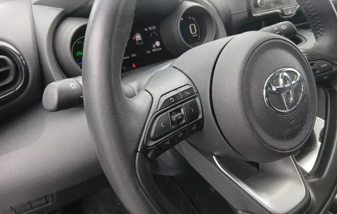 TOYOTA YARIS Hybride 116h Design photo 12 1103396