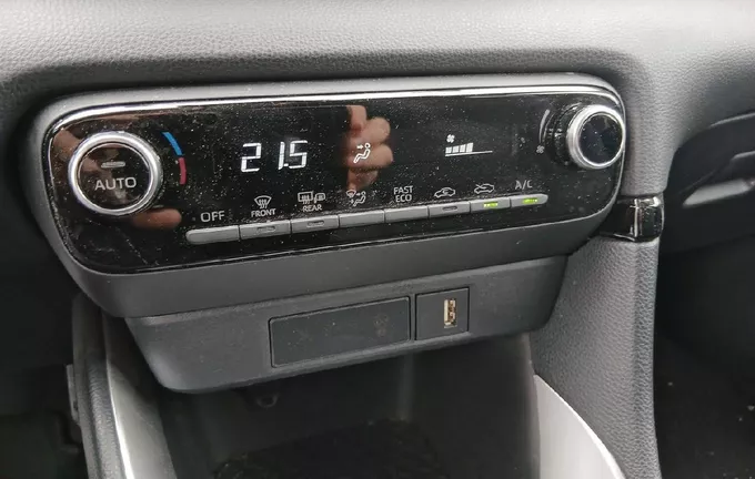 TOYOTA YARIS Hybride 116h Design photo 14 1103396