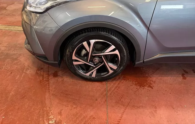 TOYOTA C-HR Hybride 1.8L Design photo 9 