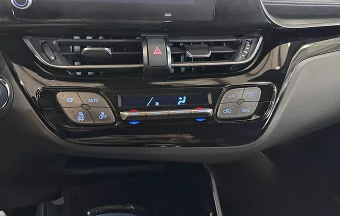 TOYOTA C-HR Hybride 1.8L Design photo 14 