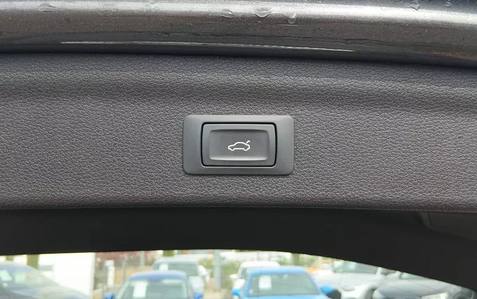 AUDI Q3 45 TFSIe 245 ch S tronic 6 S line photo 21 2132075