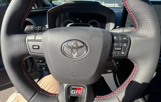 TOYOTA C-HR Hybride 140 GR Sport photo 12 192193