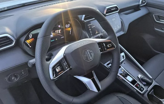 MG ZS 1.5 L Hybrid+ 197 ch Luxury photo 28 8820
