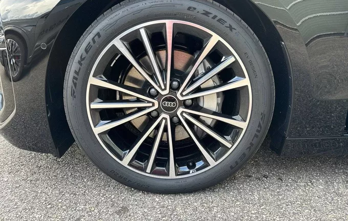 AUDI A6 E-TRON Avant Performance 367 ch 100 kWh S line photo 9 9583