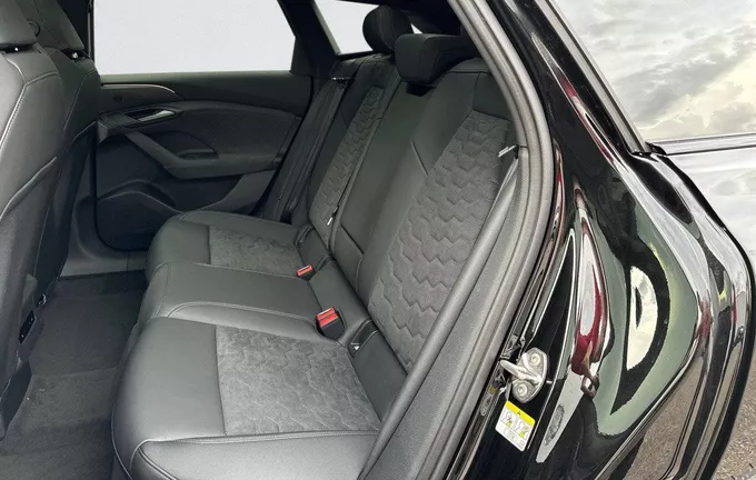 AUDI A6 E-TRON Avant Performance 367 ch 100 kWh S line photo 17 9583