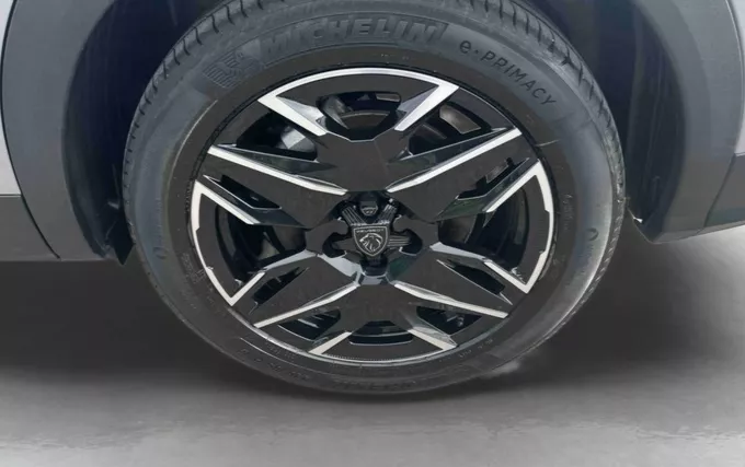 PEUGEOT 5008 Hybrid 136 e-DCS6 Allure photo 9 944993