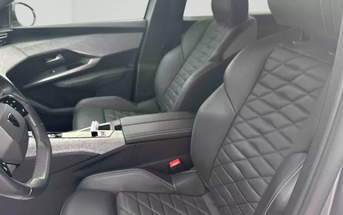 PEUGEOT 5008 Hybrid 136 e-DCS6 Allure photo 11 944993