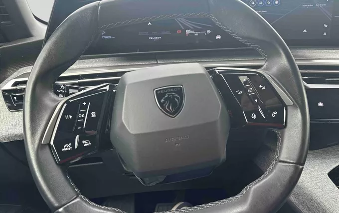 PEUGEOT 5008 Hybrid 136 e-DCS6 Allure photo 12 944993