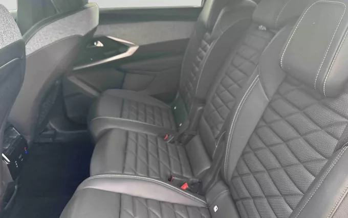 PEUGEOT 5008 Hybrid 136 e-DCS6 Allure photo 17 944993