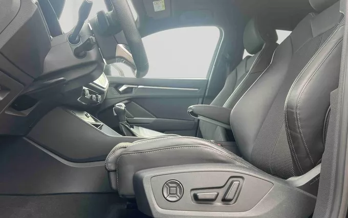 AUDI Q3 35 TFSI 150 ch S tronic 7 S line plus photo 11 2132761