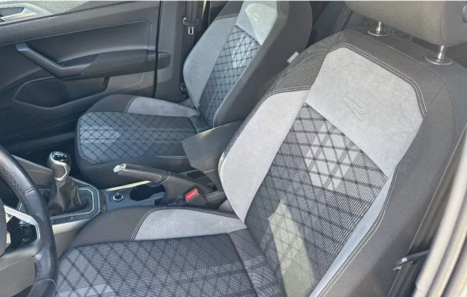 VOLKSWAGEN POLO 1.0 TSI 95 S&S BVM5 R-Line extérieur trois quart arrière droit 2127967
