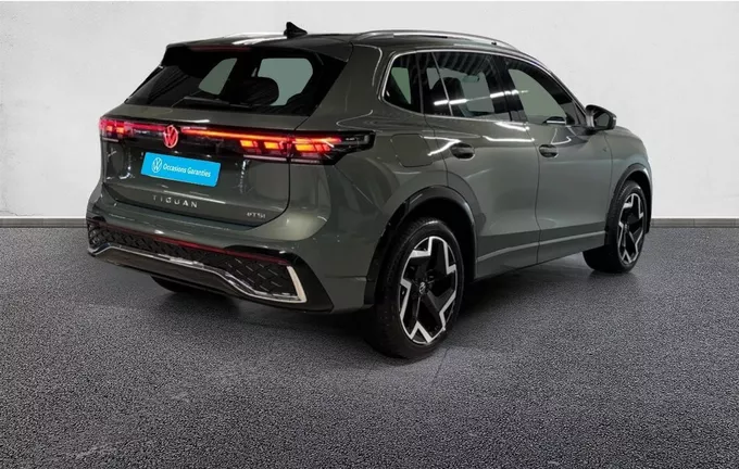 VOLKSWAGEN TIGUAN 1.5 eTSI 150ch DSG7 R-Line Edition extérieur trois quart arrière droit 2130464