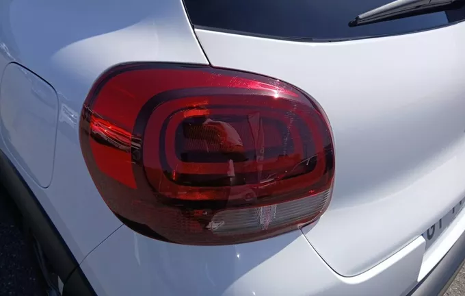 CITROEN C3 PureTech 110 EAT6 Elle photo 17 945386
