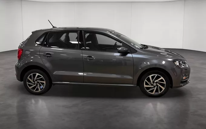 VOLKSWAGEN POLO 1.2 TSI 90 BMT Confortline extérieur côté droit 213646