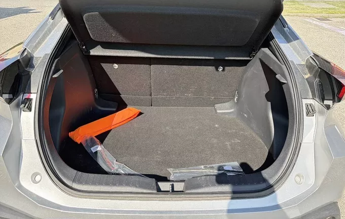 TOYOTA C-HR Hybride 140 Design photo 10 1103521