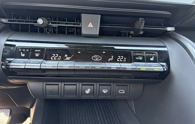 TOYOTA C-HR Hybride 140 Design photo 14 1103521