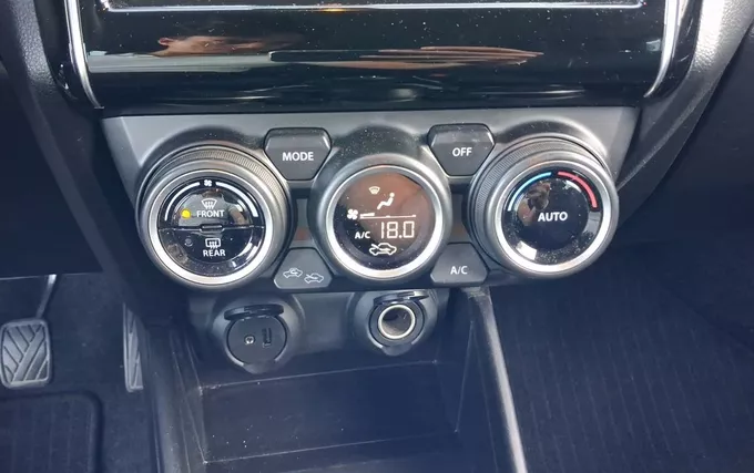 SUZUKI SWIFT 1.2 Dualjet Hybrid AllGrip Pack photo 21 14021