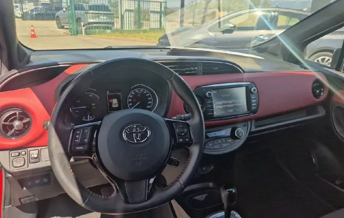 TOYOTA YARIS Hybride 100h Collection photo 18 1103642