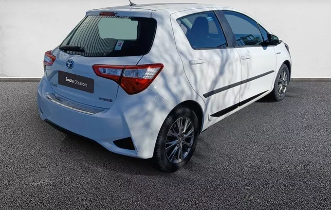 TOYOTA YARIS Hybride 100h Dynamic extérieur trois quart arrière droit 1103771