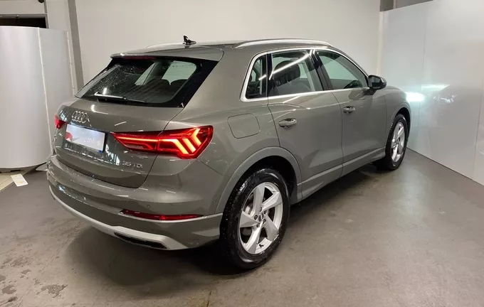 AUDI Q3 35 TDI 150 ch S tronic 7 Quattro Design Luxe extérieur trois quart arrière droit 2131003