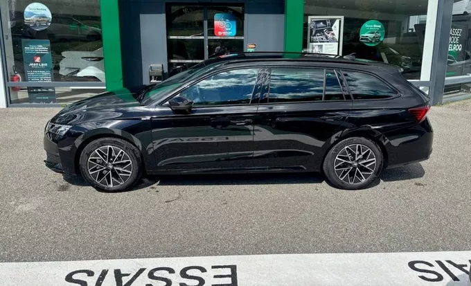 SKODA OCTAVIA Combi 1.5 TSI Hybrid 150 ch ACT DSG7 Sportline extérieur avant 3607