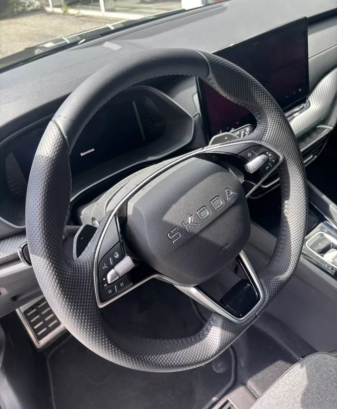 SKODA OCTAVIA Combi 1.5 TSI Hybrid 150 ch ACT DSG7 Sportline extérieur côté droit 3607
