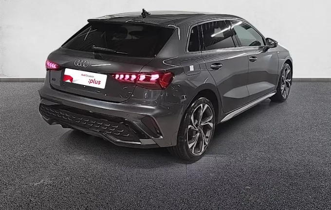 AUDI A3 Sportback TDI 150 S tronic 7 S line extérieur trois quart arrière droit 2129403