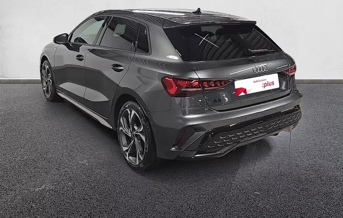 AUDI A3 Sportback TDI 150 S tronic 7 S line extérieur trois quart arrière gauche 2129403