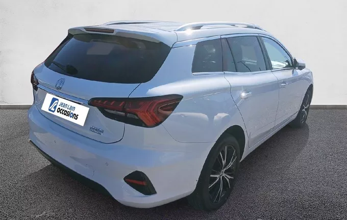 MG MG5 Autonomie Etendue 61kWh - 115 kW 2WD Luxury extérieur trois quart arrière droit 
