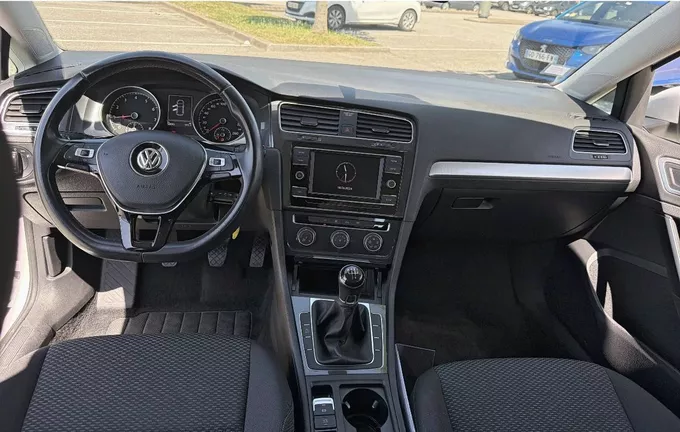 VOLKSWAGEN GOLF 1.0 TSI 85 BVM5 Trendline extérieur trois quart avant droit 213143