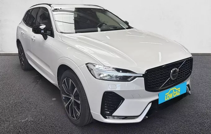 VOLVO XC60 B5 AWD 235 ch Geartronic 8 Ultimate Style Chrome extérieur trois quart avant droit 2129773